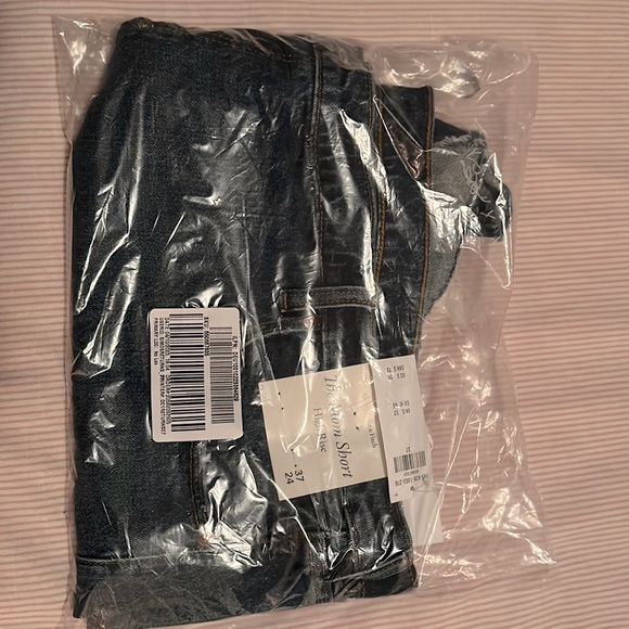 Abercrombie & Fitch High Rise Mom Short - Picture 3 of 3